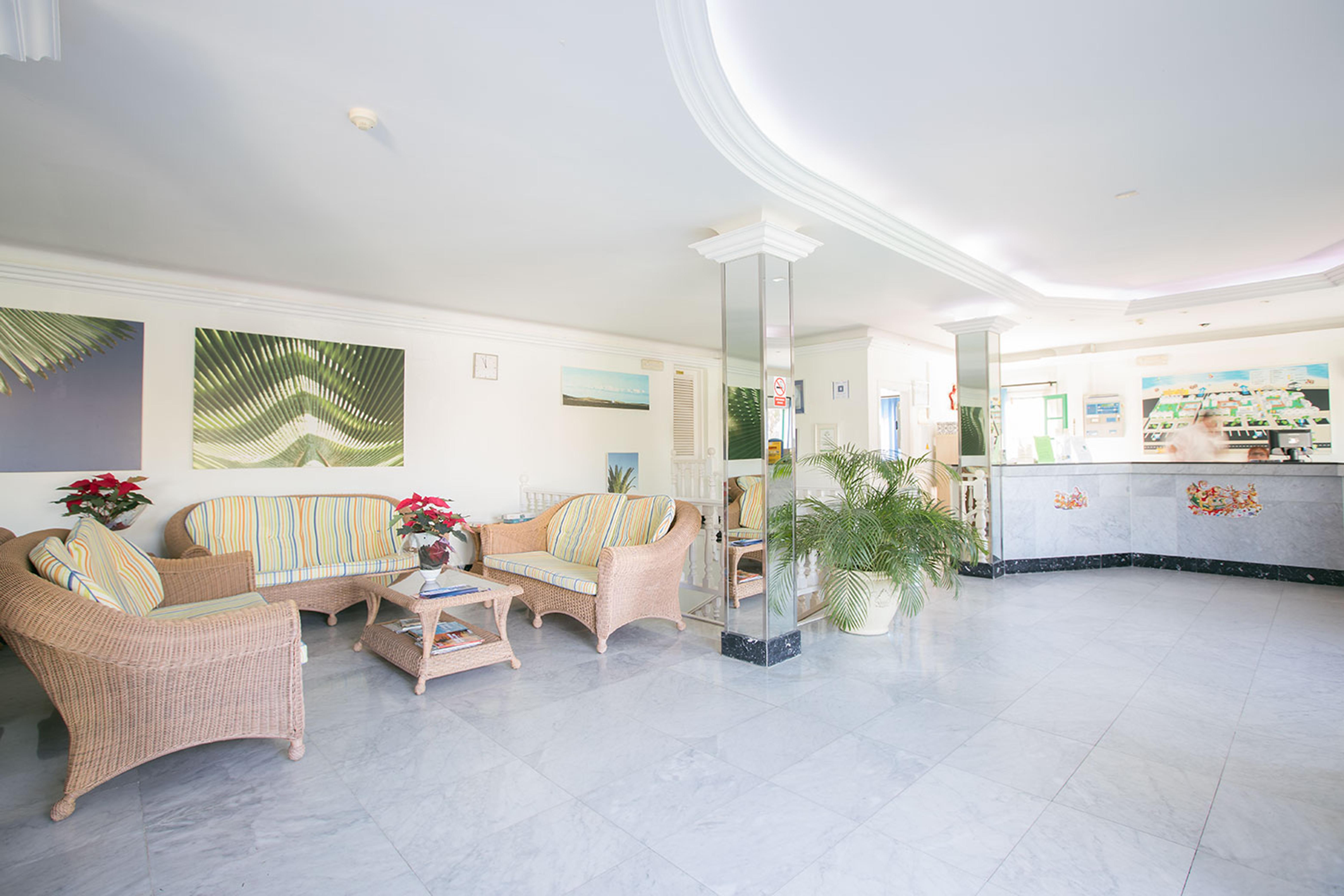 Apartamentos Celeste Costa Teguise Bagian luar foto