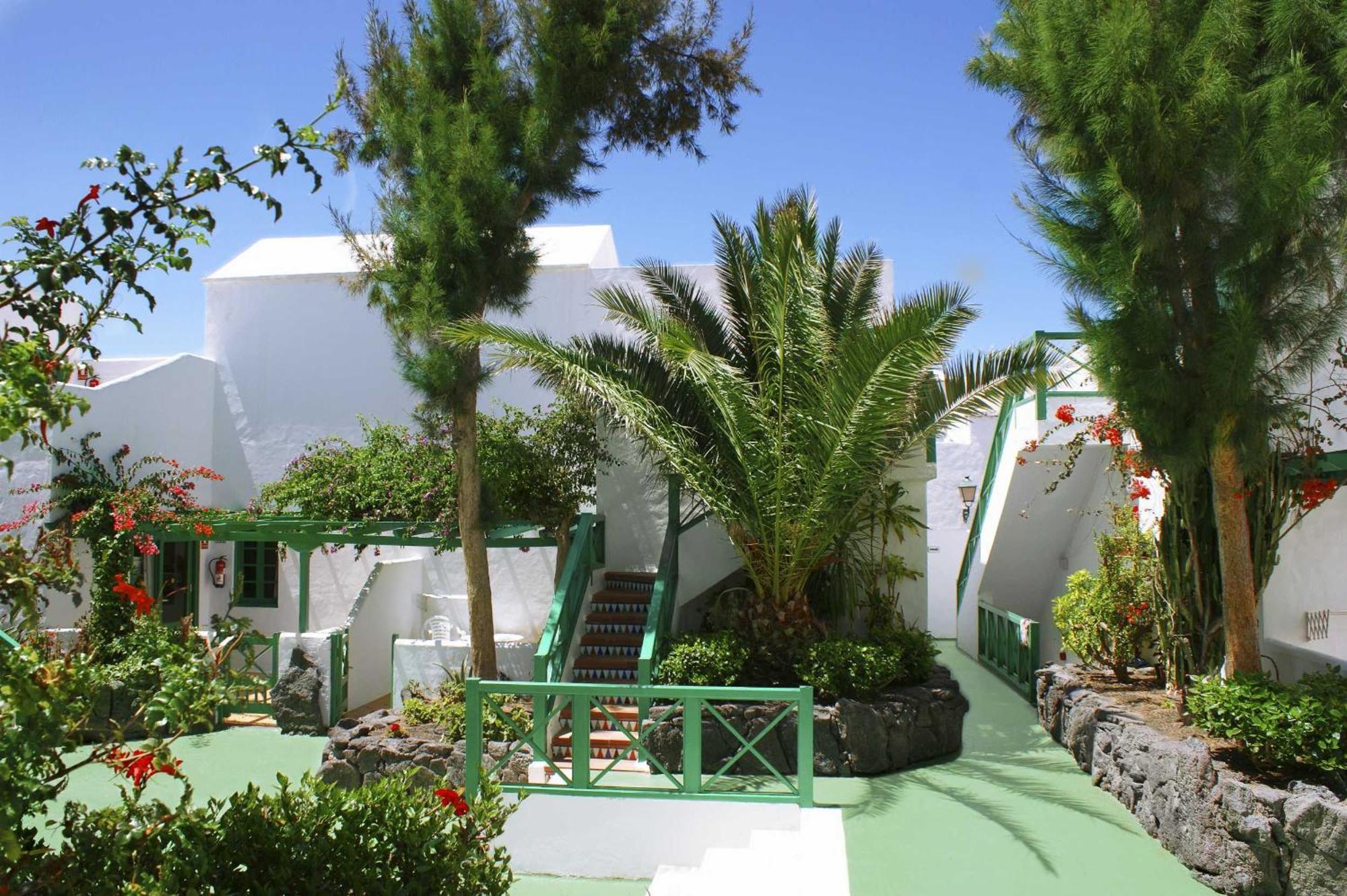 Apartamentos Celeste Costa Teguise Bagian luar foto
