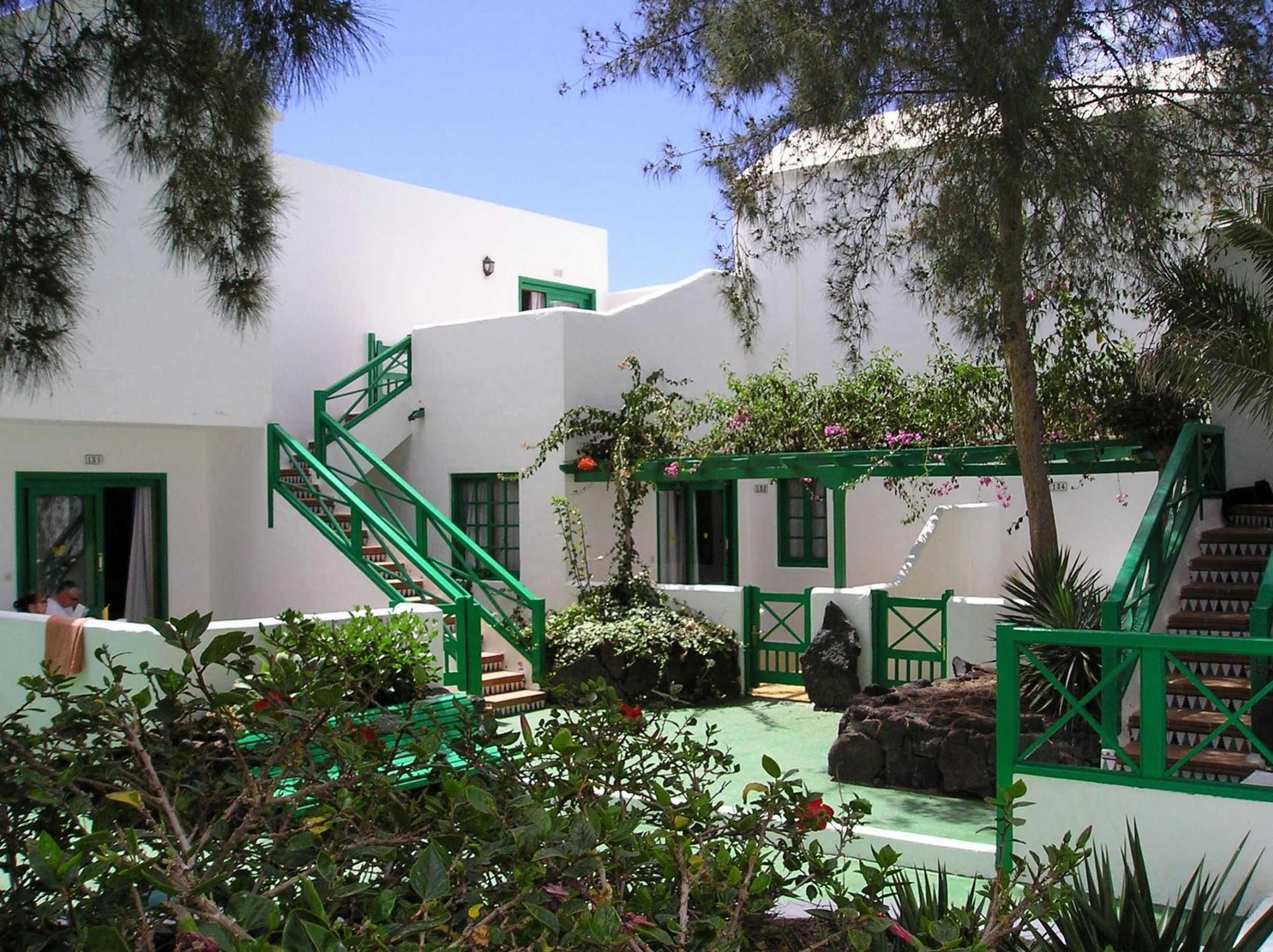 Apartamentos Celeste Costa Teguise Bagian luar foto